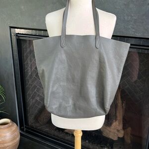 Cuyana Classic Tote in Grey